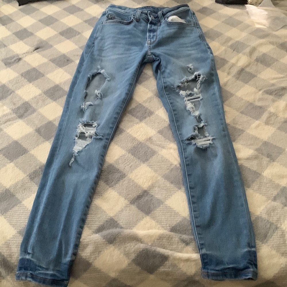 Light washed Arizona jeans! Size 1, hi-rise skinny, rips from mid thigh down.